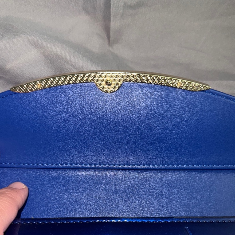 Marlekarida Elegant Blue Wallet with Gold Accent - Picture 2 of 15